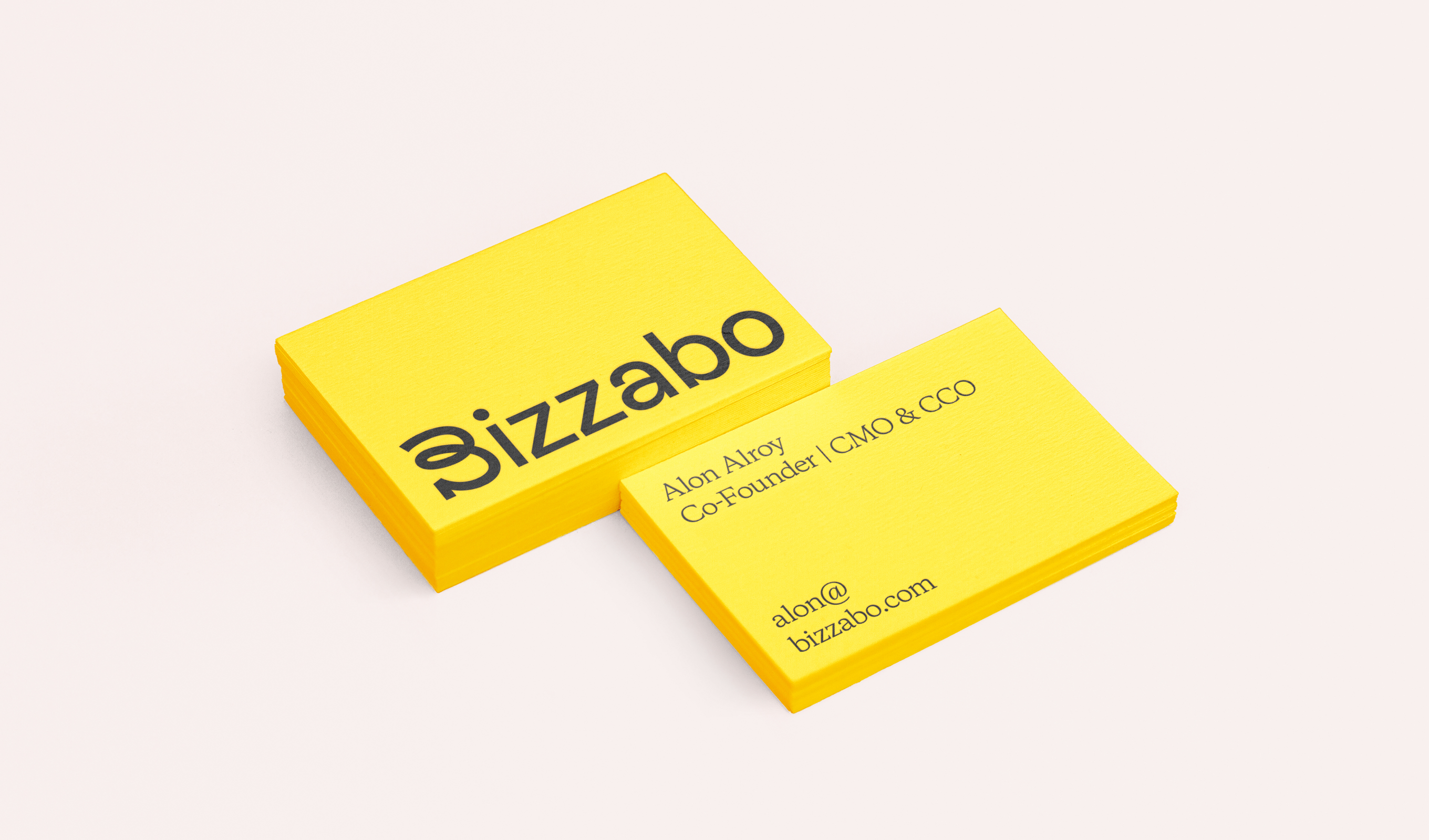 Brand Design Bizzabo — Gold Front